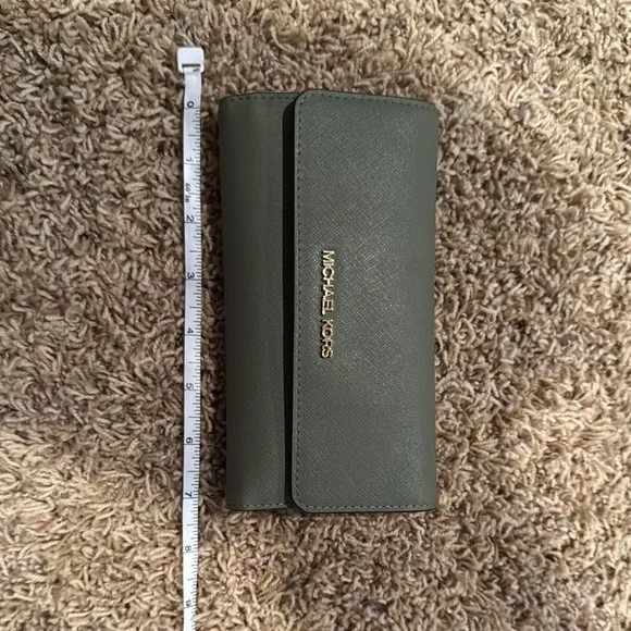 Michael Kors Green Saffiano Wallet - Picture 8 of 9